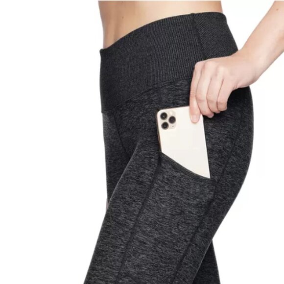 Kirkland Signature Women's Activewear Brushed Capri Grey, size XS - Picture 4 of 7